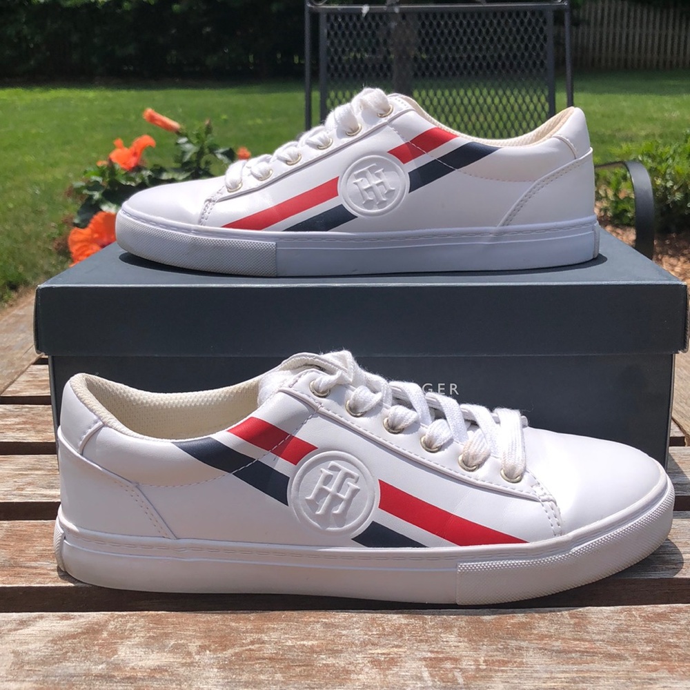 📚 Host Pick 💖 Tommy Hilfiger Low-top Shoes